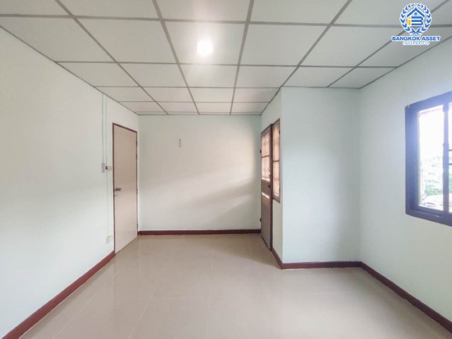 *****ทาวน์เฮ้าส์มือสองย่านนนทบุรี ม.ทรายทองวิลเลจ ติวานนท์ 45 เนื้อที่เยอะถึง 22 ตร.ว. ฟังก์ชัน 3 ห้องนอน 2 ห้องน้ำ 1 ที่จอดรถ บนทำเลเชื่อมต่อใจกลางเมือง ใกล้ห้าแยกปากเกร็ด, เซ็นทรัลแจ้งวัฒนะ, เซ็นทรัลรัตนาธิเบศร์, และรถไฟฟ้าสายสีชมพู "สถานีกระทรวงสาธารณสุข"